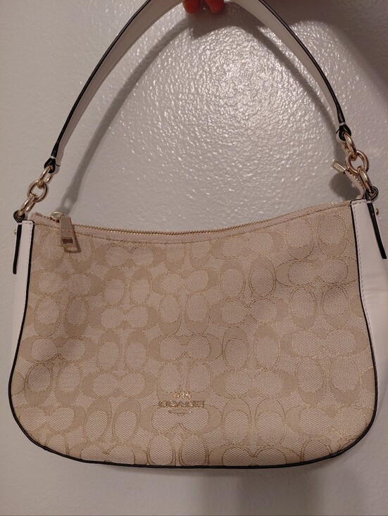 Coach Handbags - NWOT Coach Chelsea Jacquard Tan And Cream C Pattern Shoulder Bag
